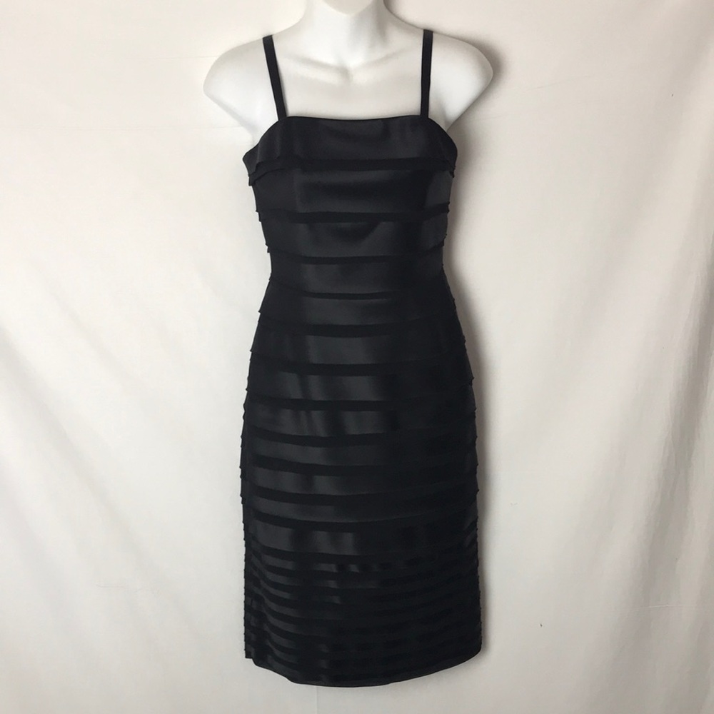 White/Black satin dress sz00